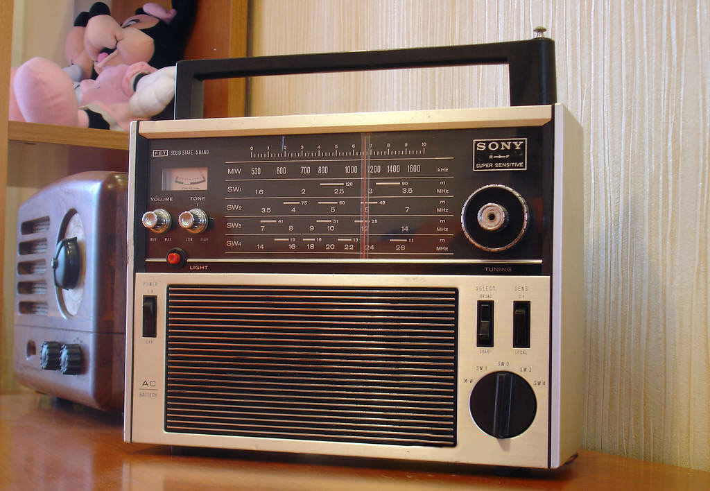 КВ/УКВ-приёмник Sony TFM-1600W. Характеристики. Краткий обзор.